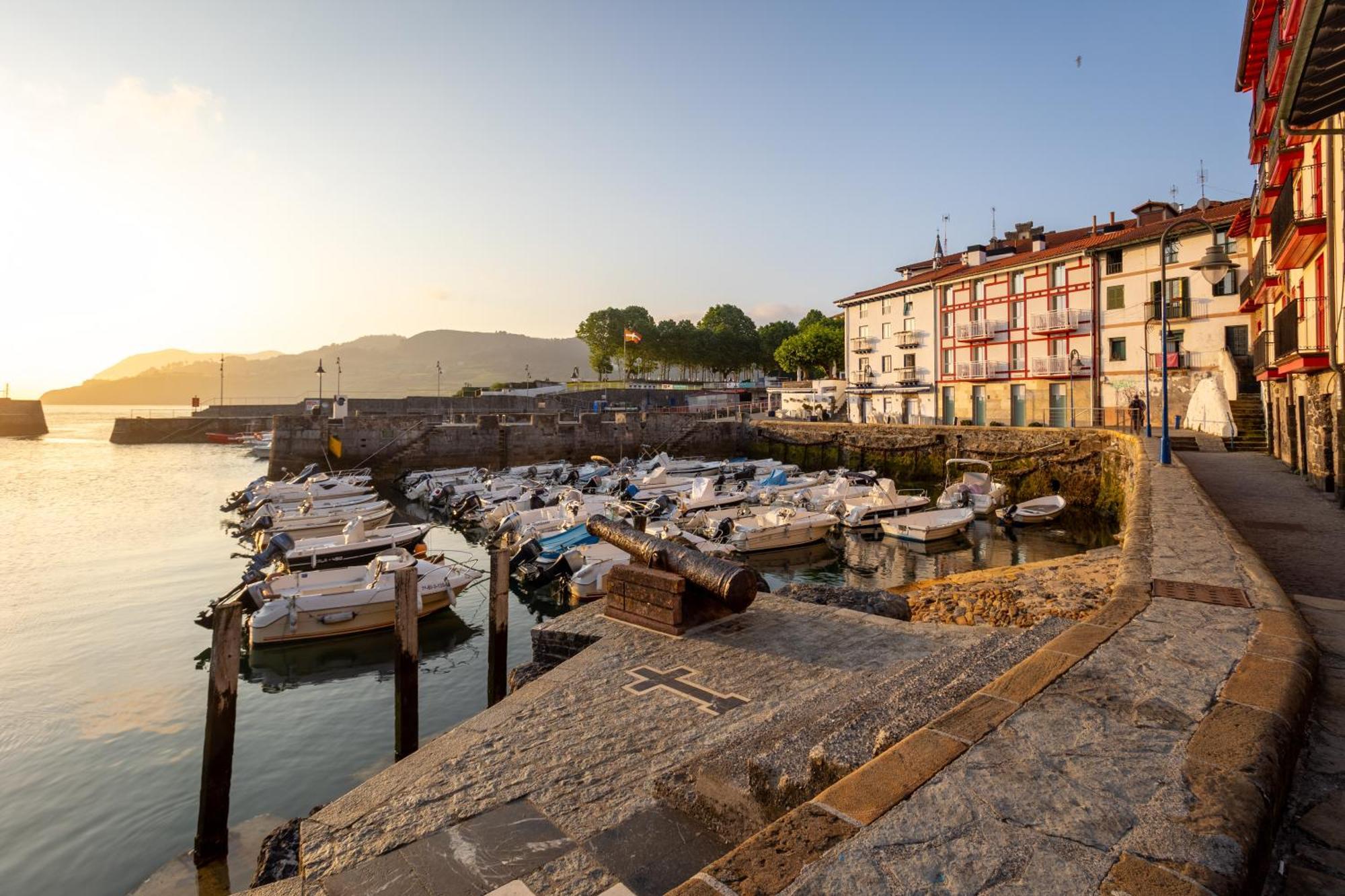 Apartamentos&Spa Mundaka Port Bagian luar foto